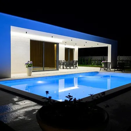 Exklusive With Heated Pool - Pet Friendly Donji Prolozac